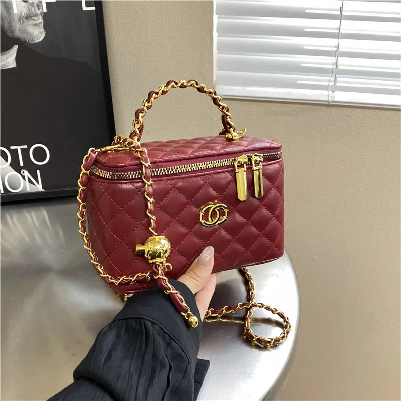 

2025 Quilted Chain Box Bag Delicate Square Purse for Women, Luxe Shoulder Bag, Minimalist Crossbody Tote, Day-to-Night Sling Bag