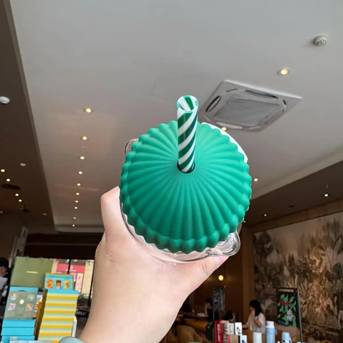 قطعة واحدة من كوب الدب مع القش، زجاجة زجاجية رائعة تتميز بدب يرتدي قبعة، مناسبة كزجاجة شاي بالحليب وزجاجة مشروبات