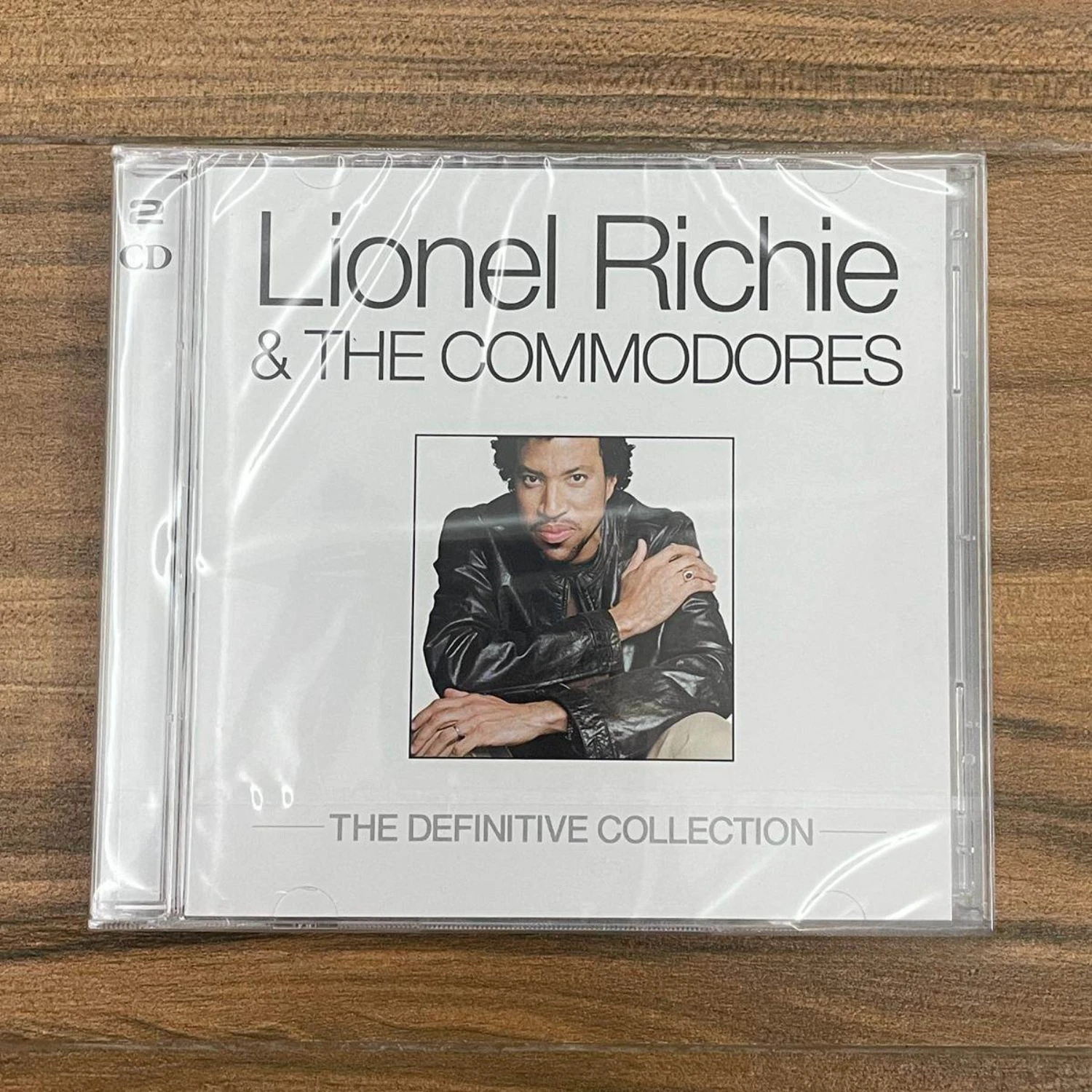 

Lionel Richie The Commodores Definitive Collection Soul R&B Pop Funk 2CD Clear Digital Sound Collectible for Fans Home Art Decor