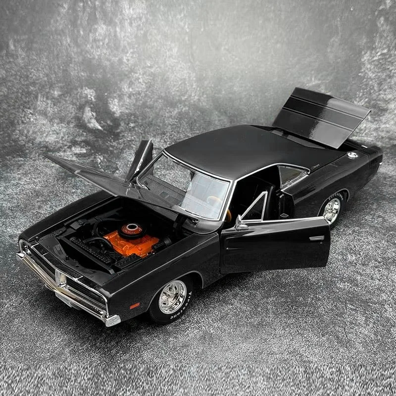 New Stock Maisto 1:18 Dodge Challenger Warhorse R/T 1969 Series Simulation Alloy Miniature Die-Casting Car Model Custom Toy Gift