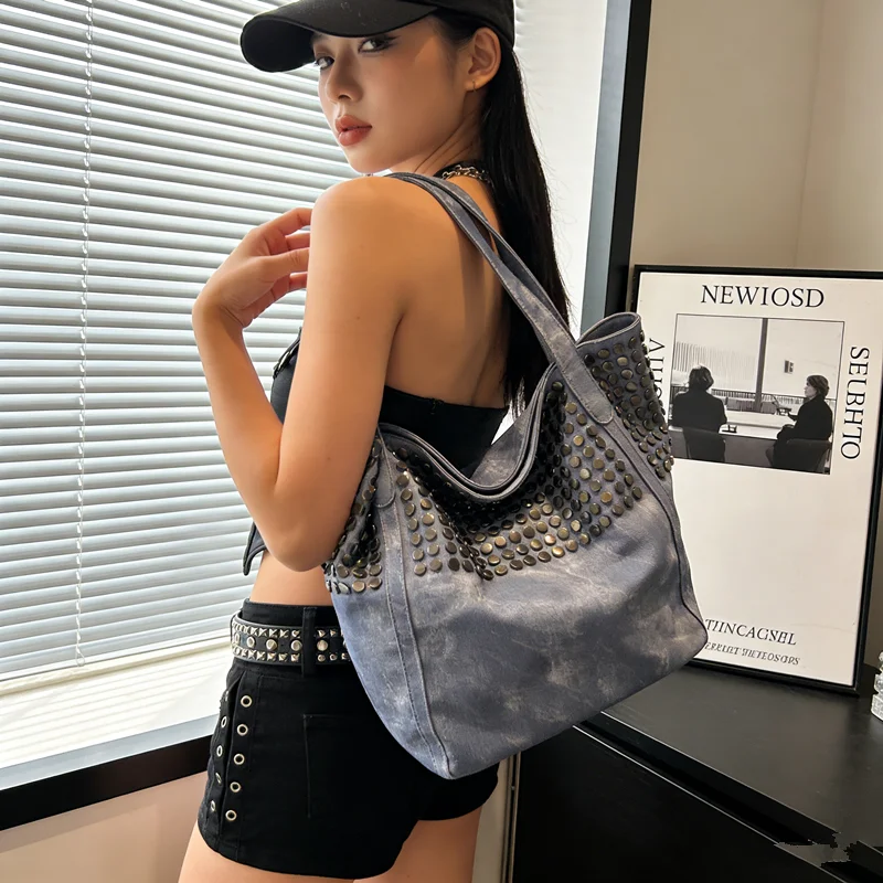 

Женская сумка-тоут из мягкой искусственной кожи 2026 года, винтажный дизайн с заклепками, большая вместимость, сумка на плечо, высококачественный модный аксессуар