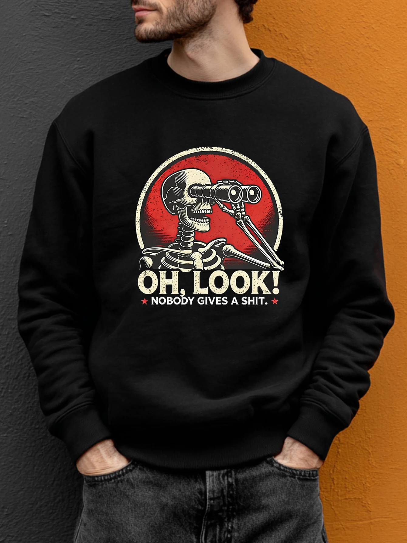 

Мужская толстовка с готическим юмором - черный пуловер с длинными рукавами и «Oh Look! Никогда не заботится» и телескоп с черепом