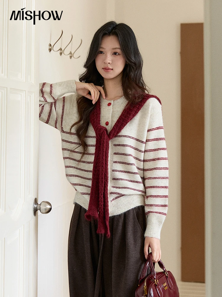 

Женский бежевый вязаный кардиган в полоску MISHOW, осень-зима 2025, с красным шарфом, на пуговицах, с круглым вырезом, теплый, свободный свитер MXE93Z2948