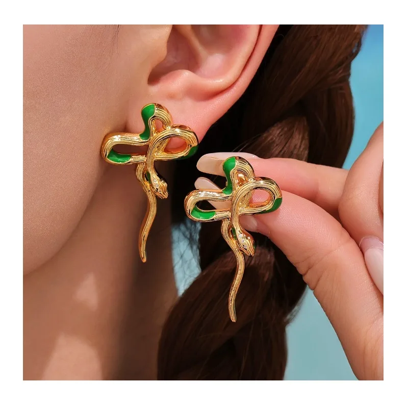 

Seattle Enamel Color Glaze Snake Stud Earrings, Environmentally Friendly Copper Material, Plated with Real Gold, Personalized Ni