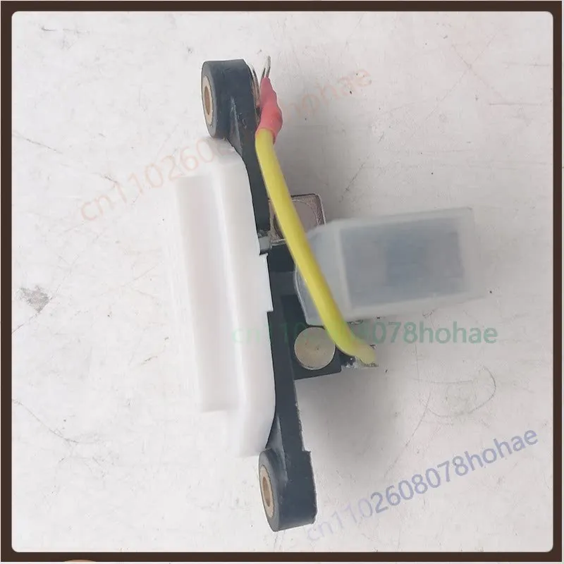 Alternator Voltage Regulator FTD2512B 28V 2000W For Kinglong Bus Generator Spare Part
