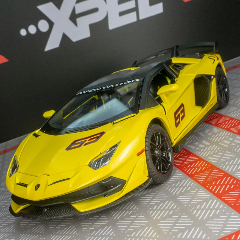 1:24 Lamborghini SVJ63 legering model auto ornamenten collectie trek akoestisch-optische speelgoed kan worden gegeven als cadeau aan vrienden