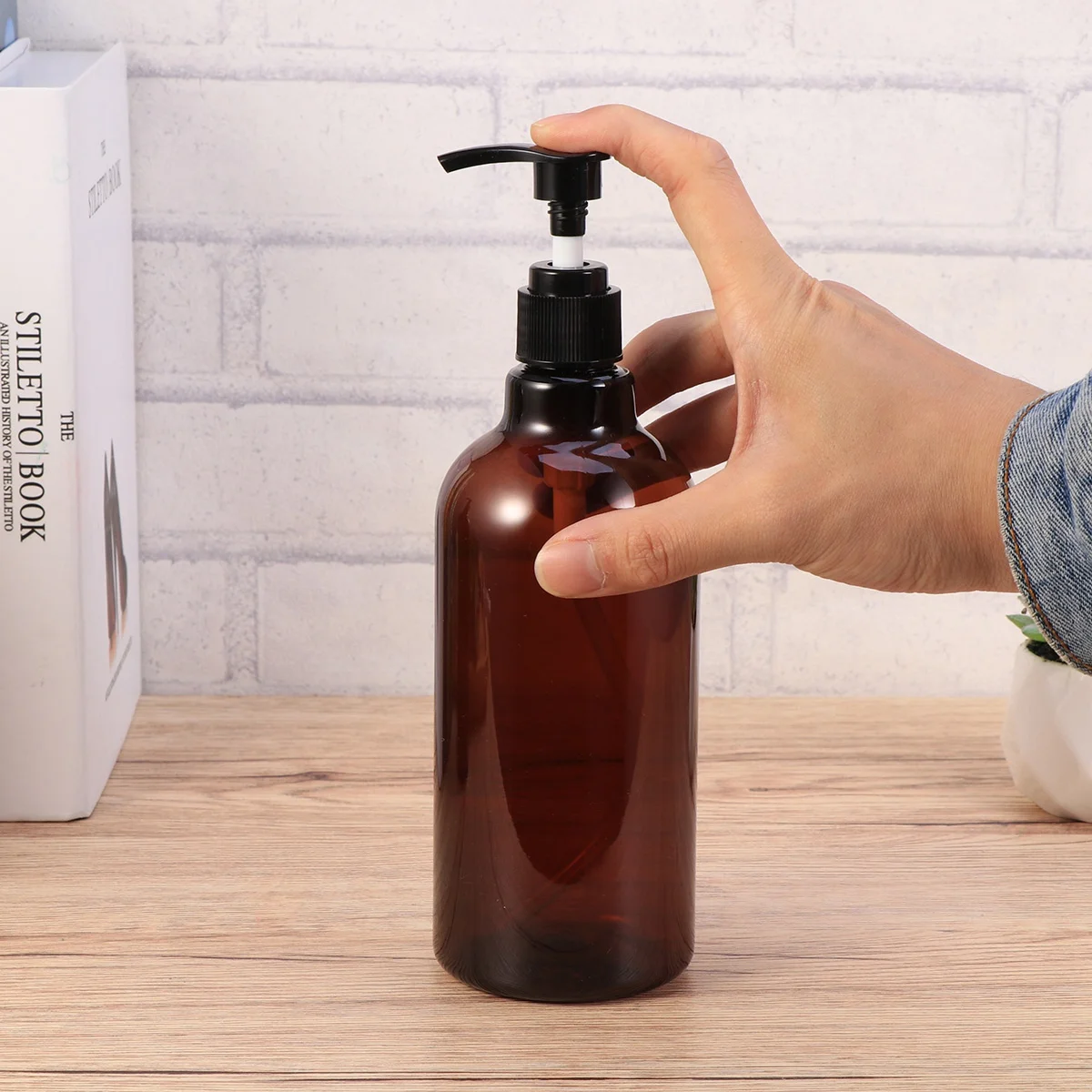 2 個のシャンプーボトル詰め替え可能なプレスポンプボトル 500 ミリリットルペットスクエア容器液体石鹸シャワージェル旅行用