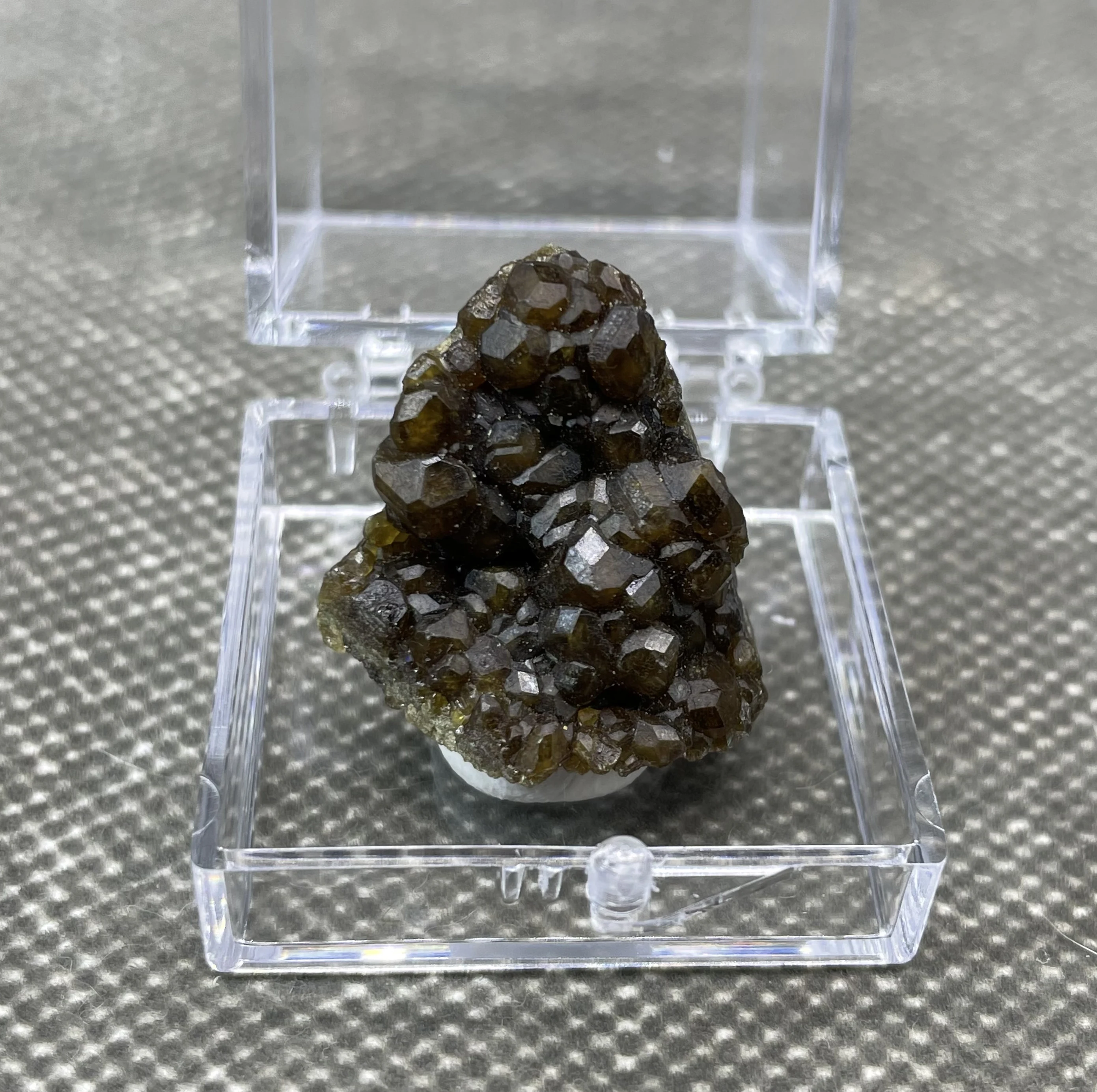 NEW! 100% natural Andradite(Melanite) minerals specimen stones and crystals healing crystals quartz + box size 3.4cm