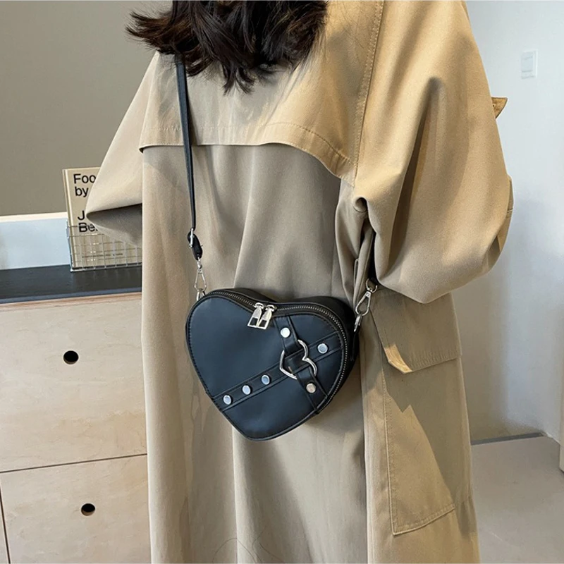 2024 New Unique Niche Bag, Popular Rivet Versatile Crossbody Bag, Trendy and Fashionable Love Bag, Women's Handbag