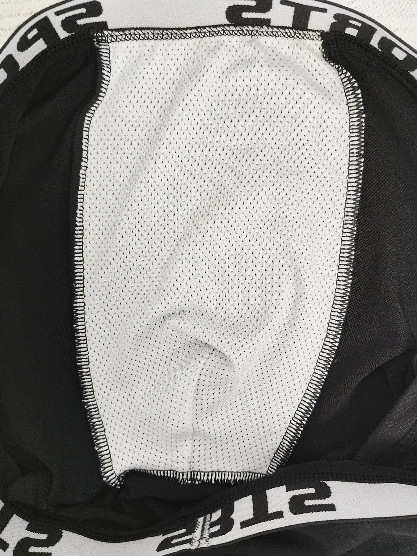 مجموعة من سراويل داخلية رياضية مكونة من 5 قطع، تتميز بشورت مرن ومريح وجيد التهوية