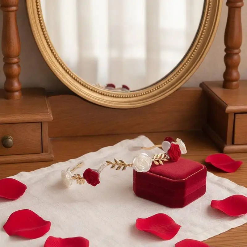 Elegante Rosenblüten-Stirnbänder mit Kunstperlen und goldenen Blättern für Hochzeiten, Brautpartys und den Alltag. – Detail 9