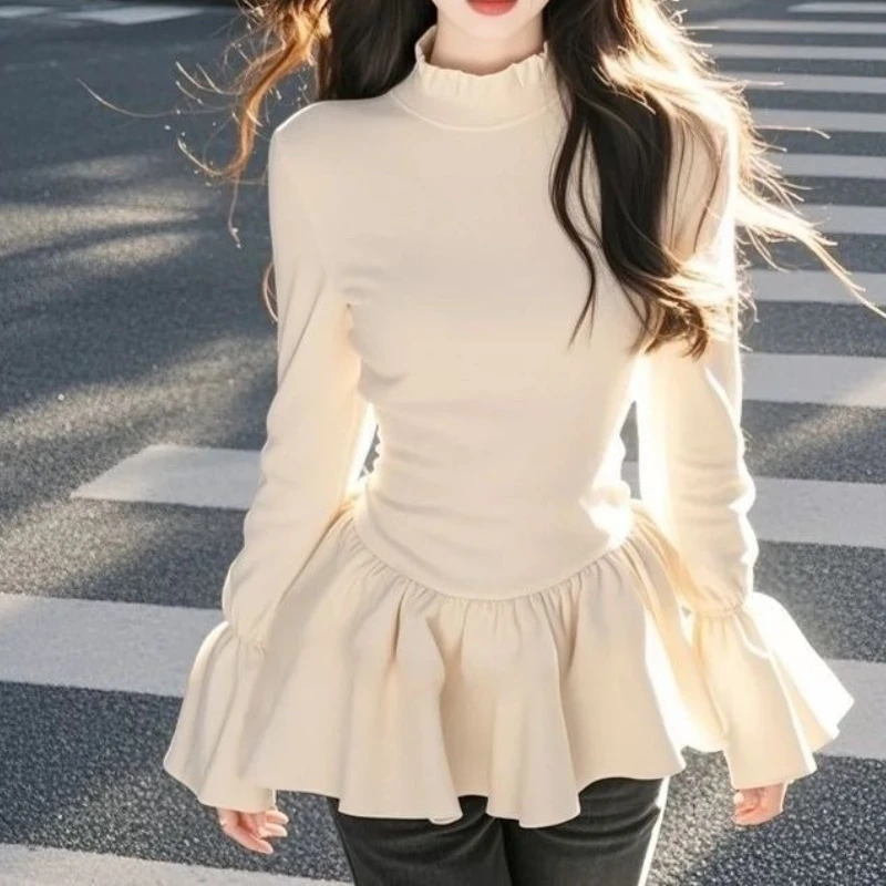 

Design A High Necked Long Sleeved Slim Fit T-shirt As A Base for Autumn and Winter New Styles, with A Slim and Stylish Hem
