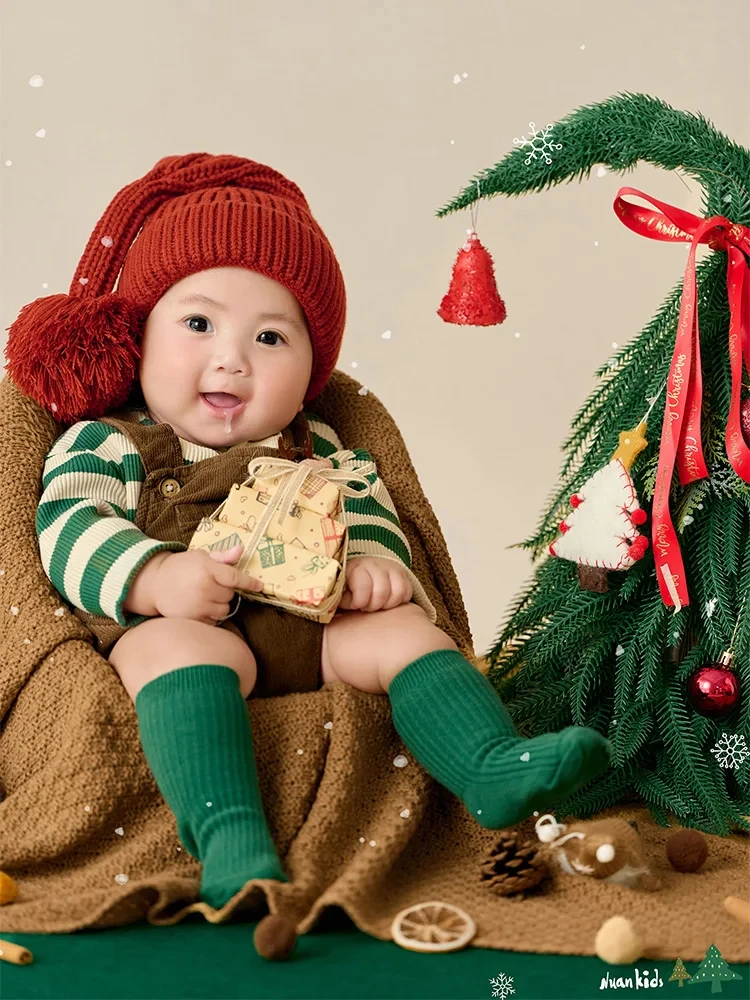 Tema natalizio Abbigliamento fotografico per bambini 3-5 mesi Cappello lavorato a maglia per bambini + Manica lunga + Pantaloni + Calzini Set Foto commemorativa per la crescita in studio