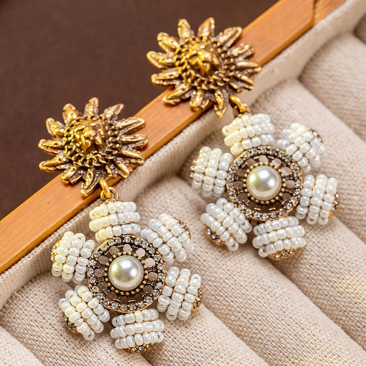 

Vintage Fashion Luxury Pearl Sunflower Lion Head Earrings for Women 2026 Elegant Tassel High-grade Ladies Earrings Accessories