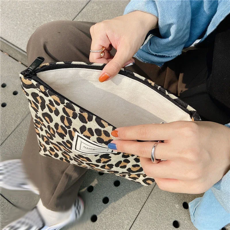 New Leopard Print Cosmetic Bag Korean Women Plaid Cosmetic Pouch Large Capacity Female Travel Make Up Storage Bag Beauty Cases