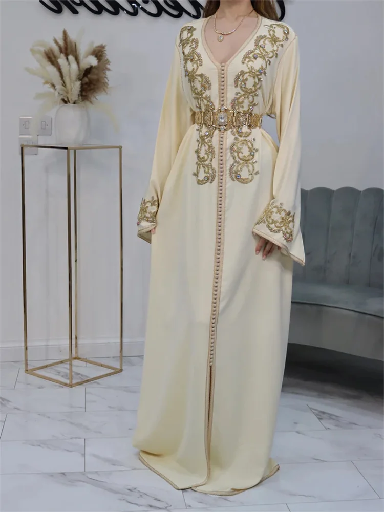 

Elegant Dubai V Neck Long Sleeve Evening Dress Gorgeously Embroidered Floor Length Sweep Train Classic Muslim Wedding Outfits
