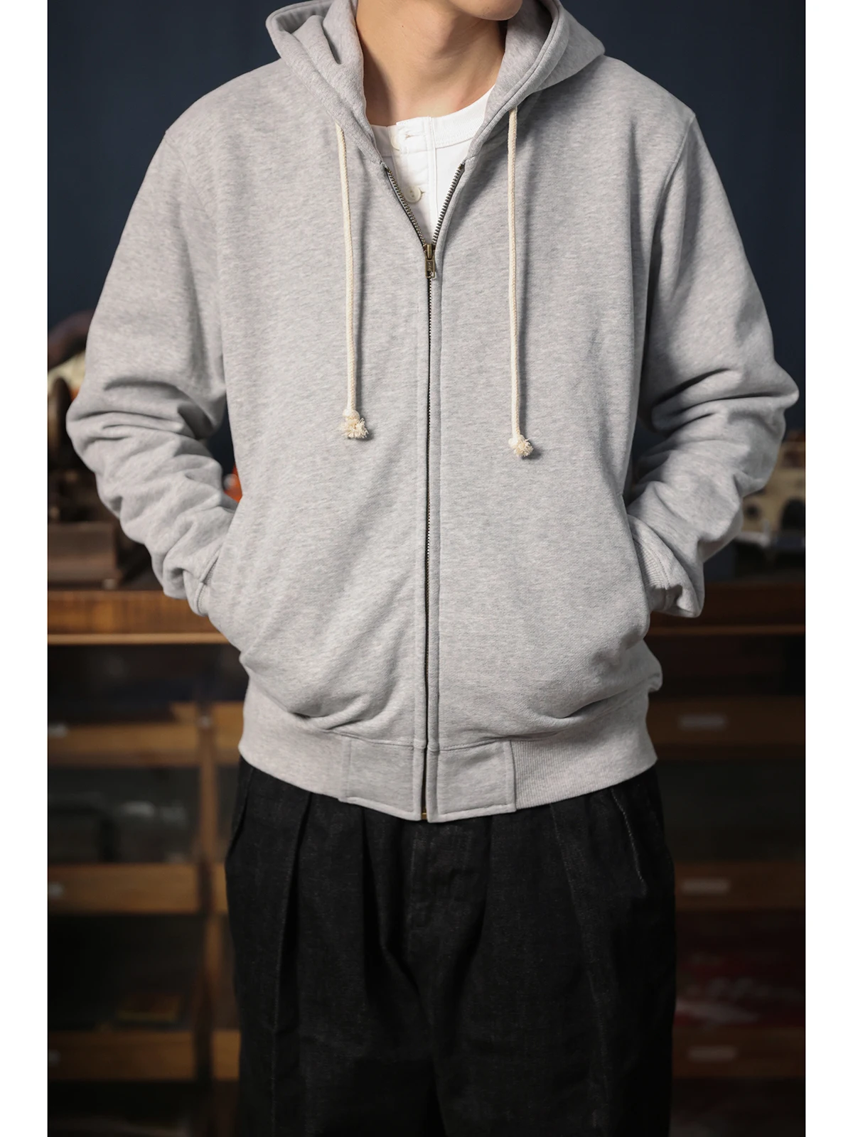 النموذج الأساسي 500gsm الفرنسية تيري زمم مقنعين البلوز اليومية عارضة الرجال الصلبة اللون هوديس