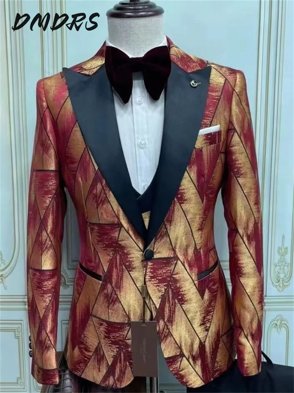 

Formal Jacquard Decorated Men's Suit Ensemble for Classic Office Conferences Gorgeous Suit Appealing Single Breasted Wedding