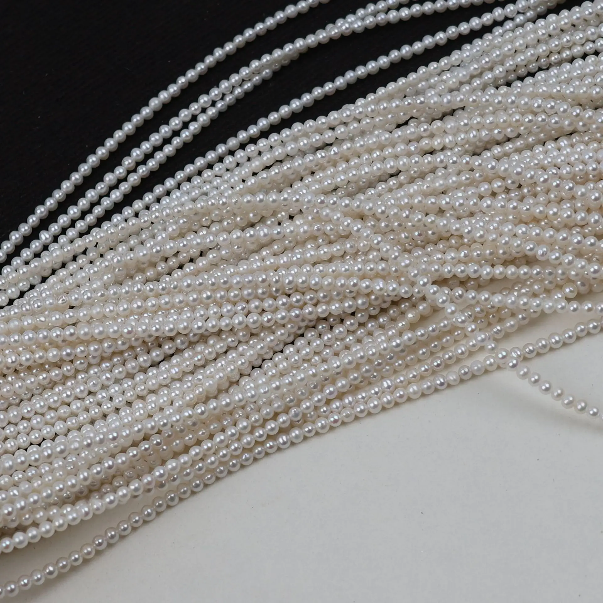 100 % natürliche Süßwasserperlen, 2–3 mm, zum Basteln von Schmuck, für DIY-Halsketten, Armbänder, Ketten und Ohrringe. – Detail 2