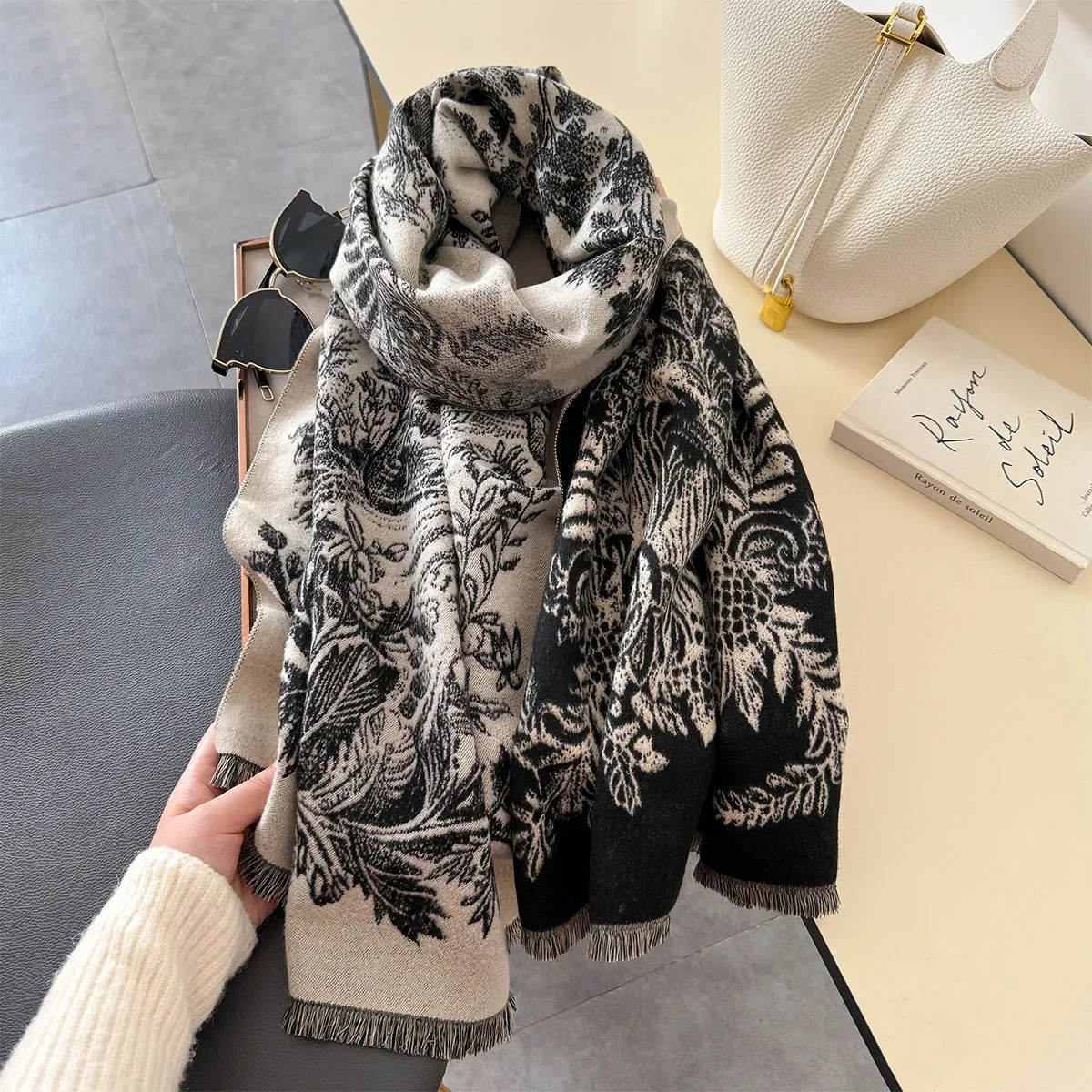 Retro Print Cashmere Scarf for Women Pashmina Shawls and Wraps Lady Thick Warm Winter Bufanda Poncho