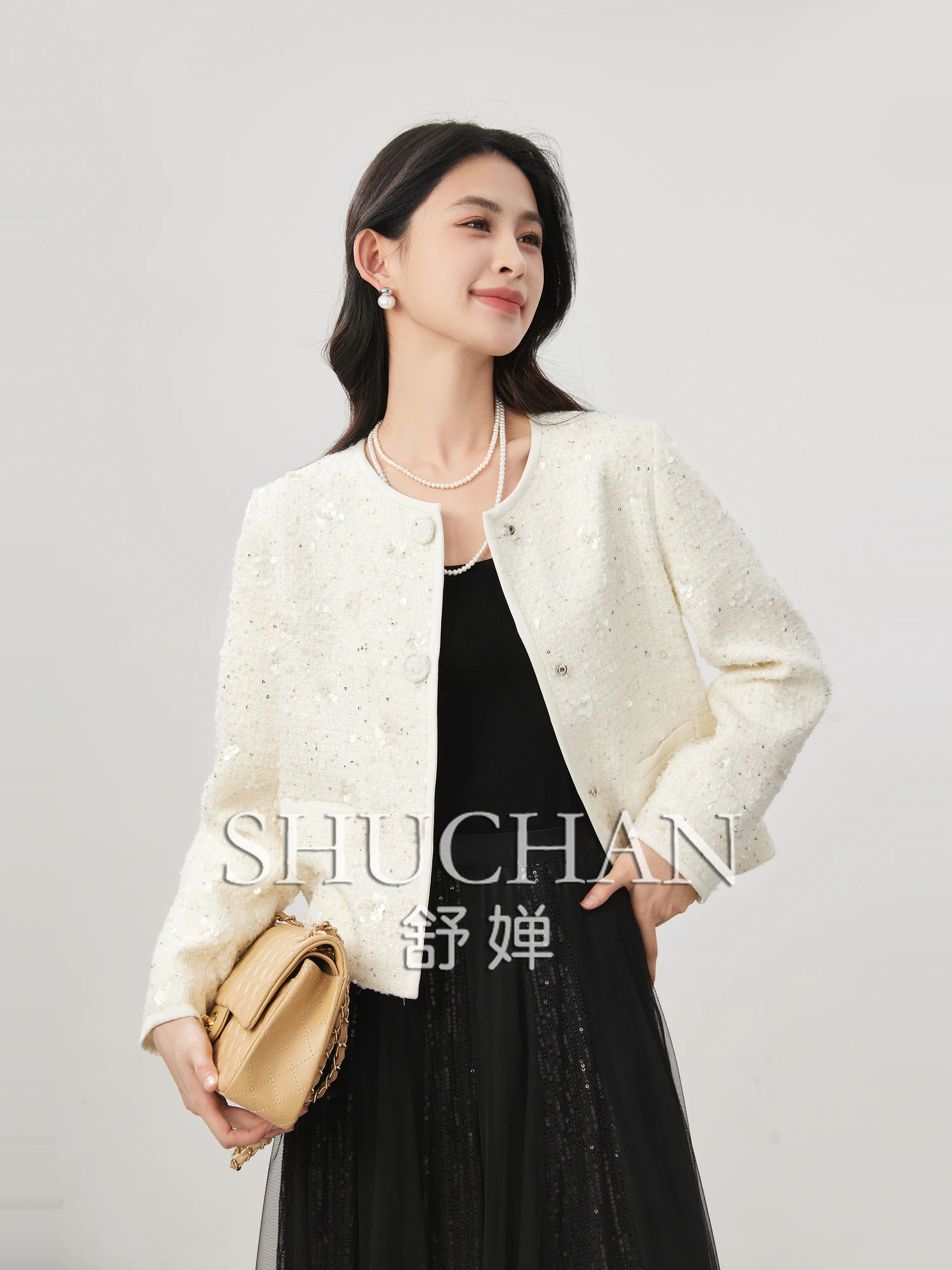 Mijia has good quality, luxury and fragrant style, heavy industry bead embroidery + nail beads, wool tweed round neck short coat