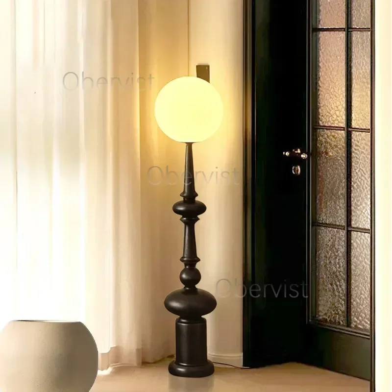 

Ретро Art Sense Гостиная Диван рядом с декоративной спальни Средневековая вертикальная настольная лампа Римская колонна Торшер
