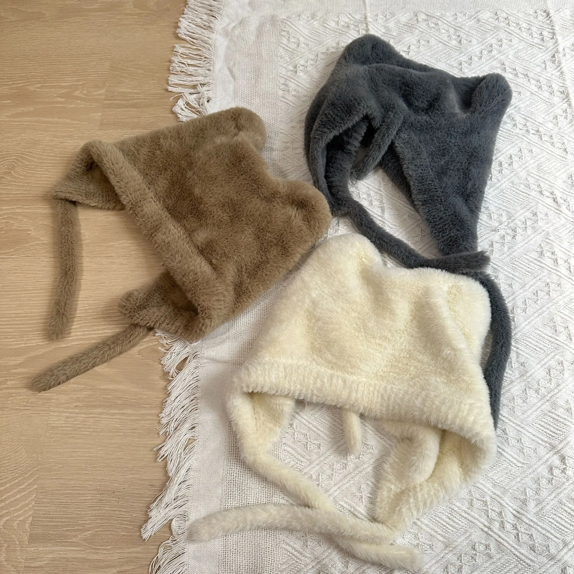 قبعة الدببة القطيفة الدافئة للشتاء للنساء، مقاومة للرياح والبرد، قبعة محبوكة للأذن للنساء والفتيات