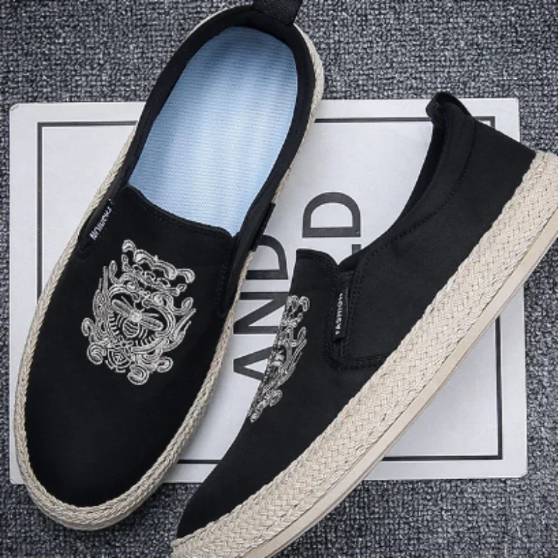 New Men Casual Loafers Classic comfort Embroidered Tiger Shoes Letter Printing Slip On Footwear Male Soft sole sole shoes