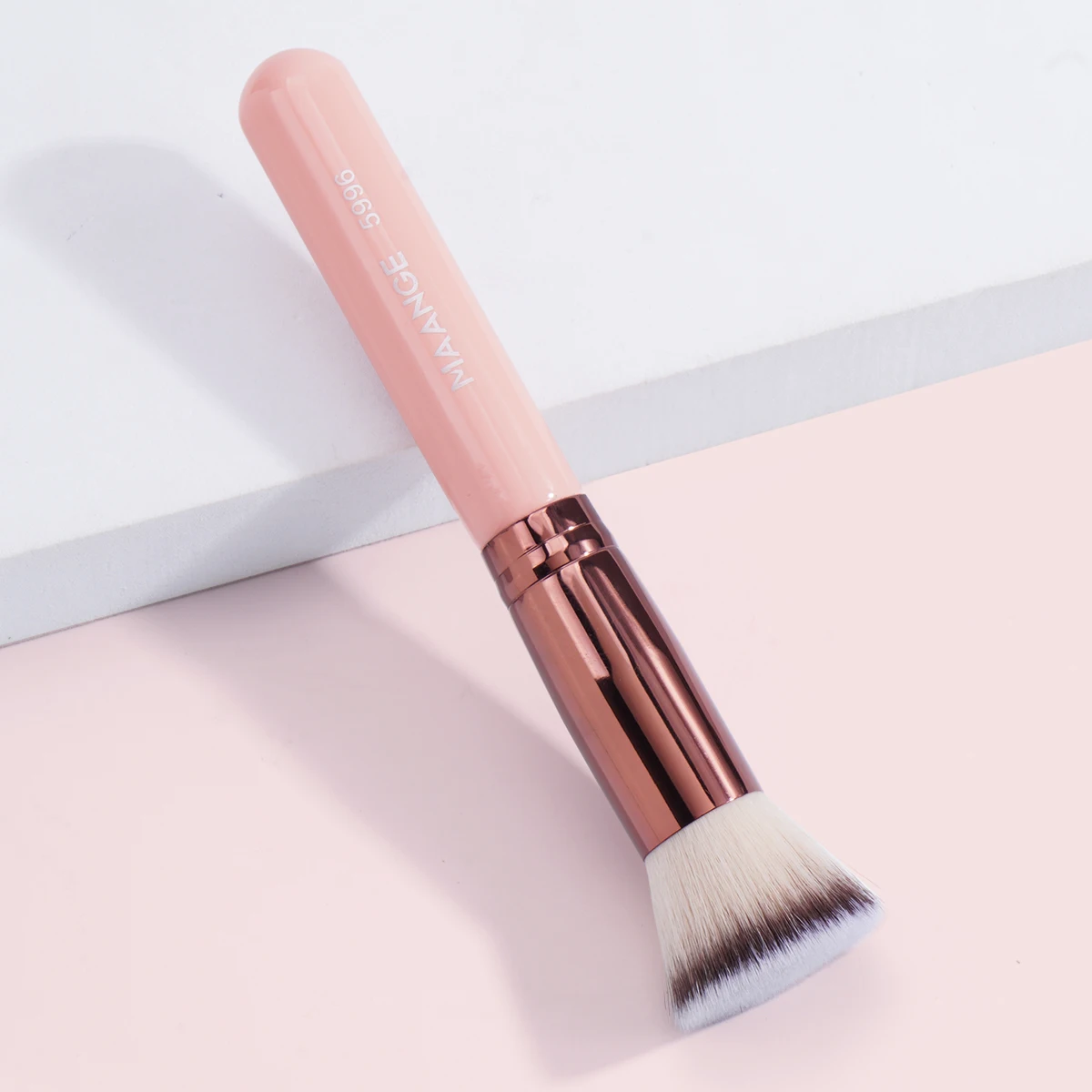 MAANGE 1PCS Pennelli per trucco Flat Top Kabuki Fondotinta Pennello per trucco per crema liquida Contorno in polvere Miscelazione Strumento di bellezza cosmetica