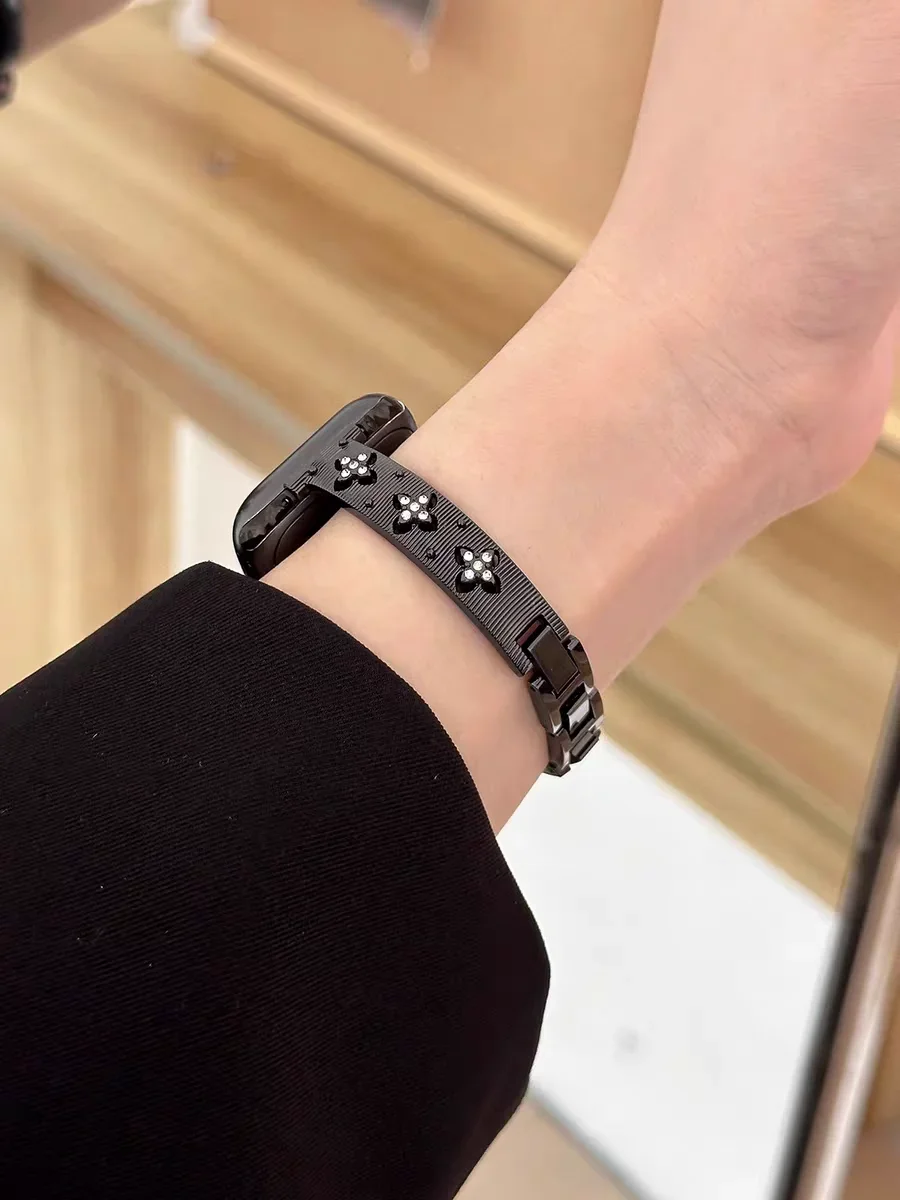 สี่ใบดอกไม้เพชรสร้อยข้อมือโลหะสําหรับ Apple Watch Band 40/44 41/45 10S 42/46mm Slim Elegant ผู้หญิงสําหรับ Iwatch 49Ultra