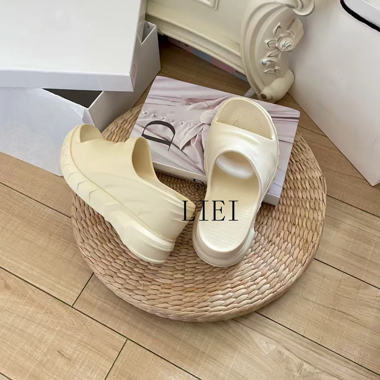 

Eva Soft Flip Flops Male Thick Serrated Sole Anti-slip Shoes Men Women Summer Beach Slippers Luxury Brand Fashion Outdoor Indoor