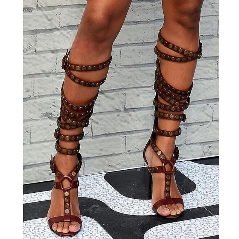 

Сексуальные сандалии до колена на высоком каблуке с открытым носком и пряжками, металлические заклепки и ремешки, женские летние ботинки, модная обувь-гладиатор для вечеринок