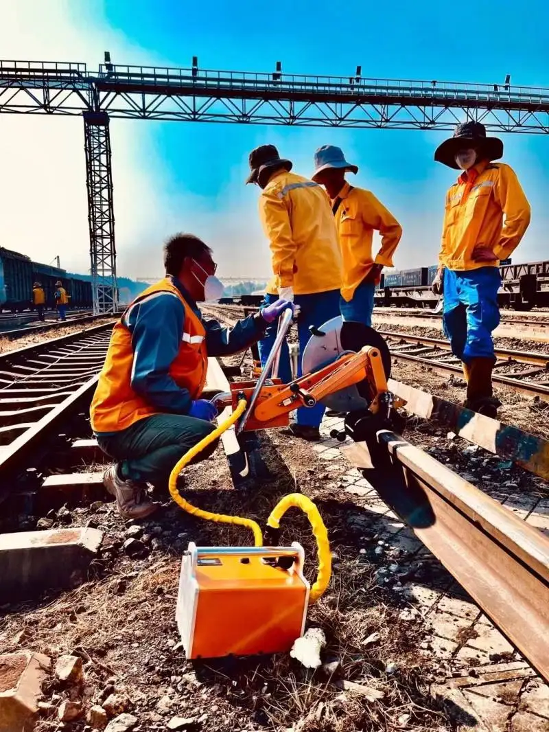 Macchina da taglio per binari Batteria al litio certificata CE per sostituzione e riparazione di metalli Tianjin
