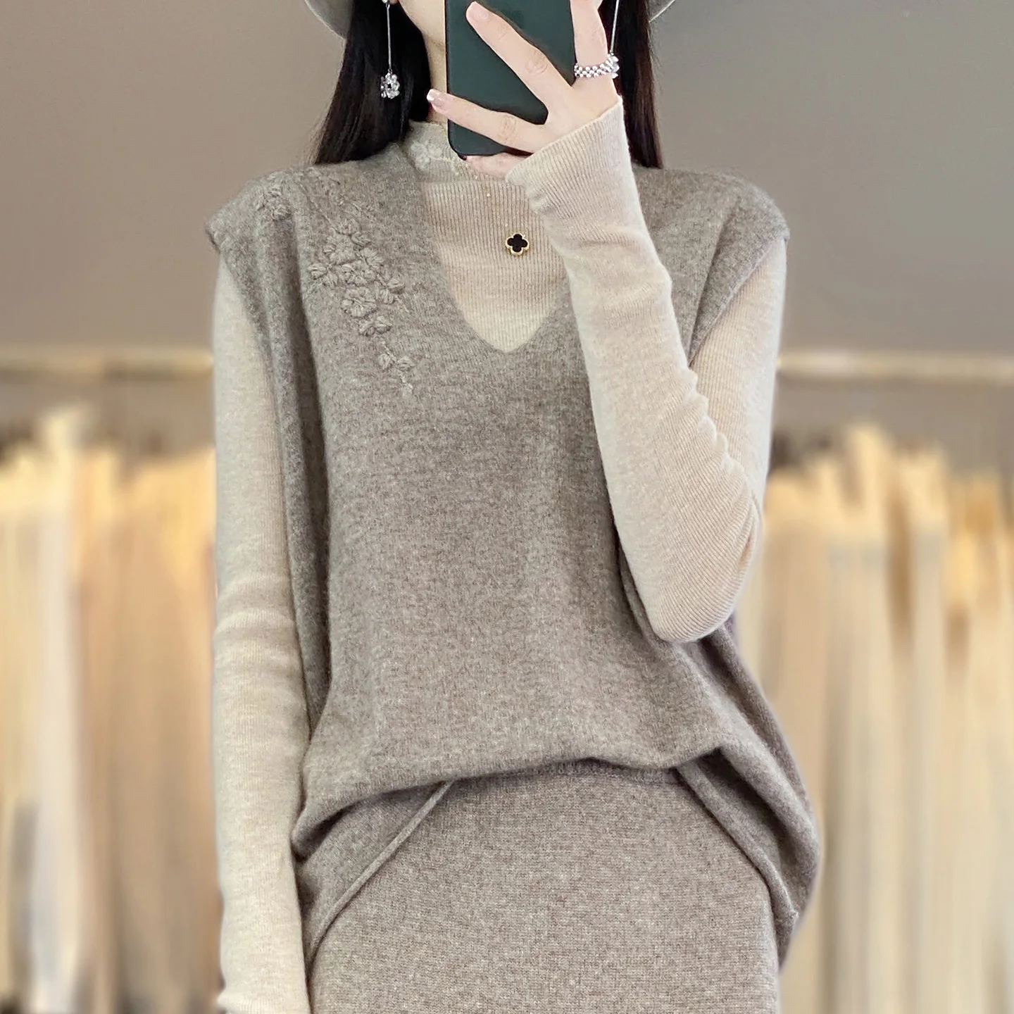 100 Percent Wool Knitted Vest Women Autumn Winter V Neck Hand Embroidered Sleeveless Loose Sweater Shoulder Cover Fashion  Vest