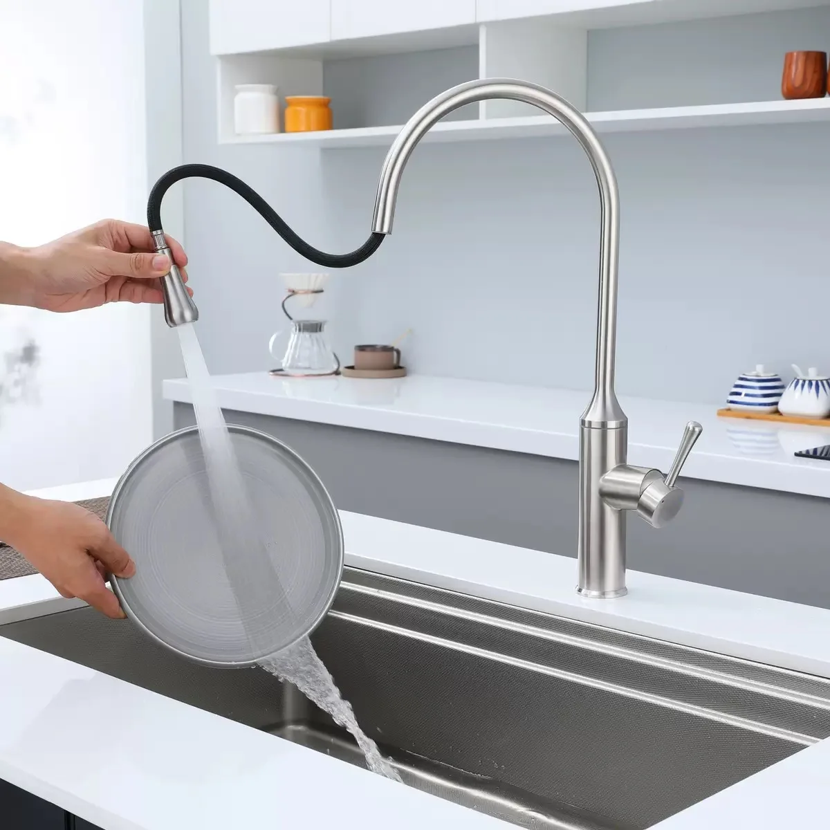 Two Types of Pull-Out Faucets for Kitchen Sinks, Hot and Cold, Rotatable and Extendable Kitchen Faucets