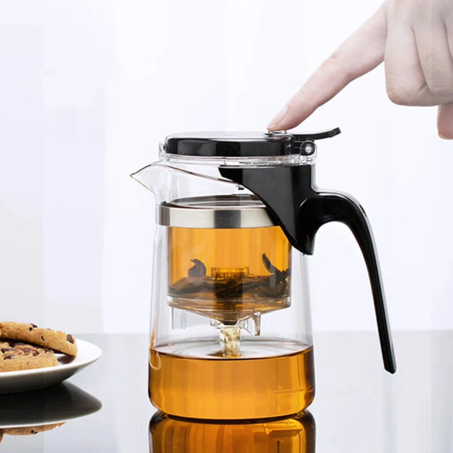 Modern minimalist heat-resistant glass tea pot with fine mesh filter, sleek and simple design tea cup, elegant ensemble for hous