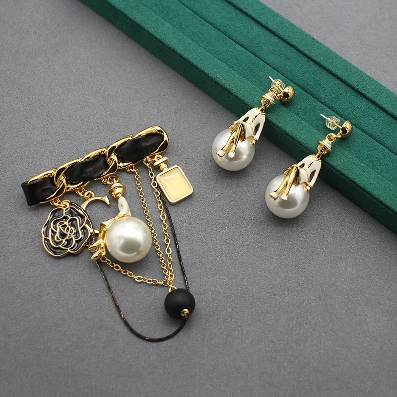 

Small fragrance medieval chest leather chain link pendant Ballerina girl earrings accessory Pearl camellia medieval set