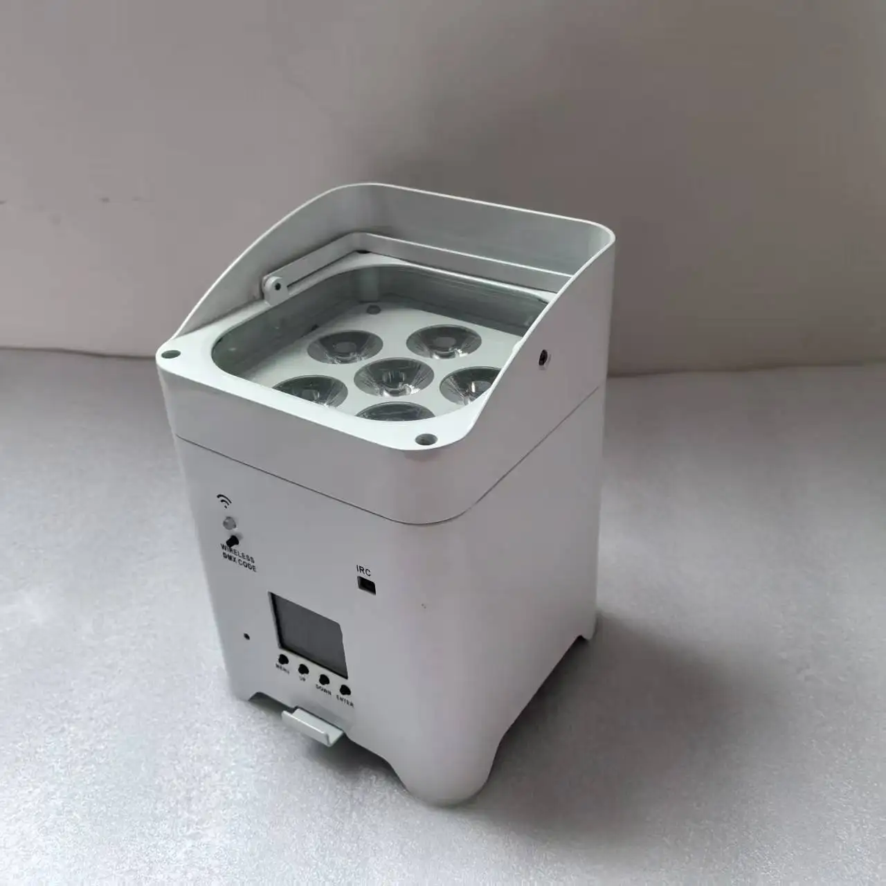 Wholesale Price White Appearance 6*18W LED Wireless Battery Par Lights Light for Stage Decoration Concert Stage Equipment