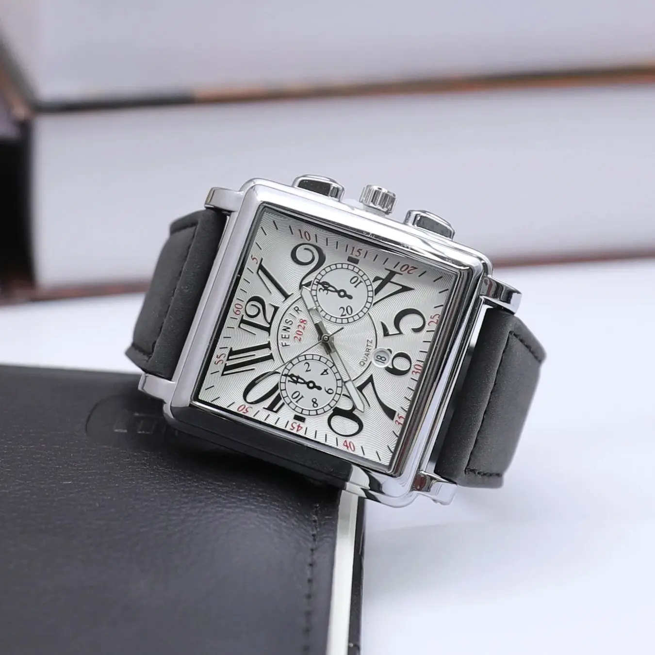 

Новые стильные высококачественные часы с квадратным большим циферблатом, мужские часы в европейском и американском стиле, корейская версия, модный тренд, простые кварцевые часы