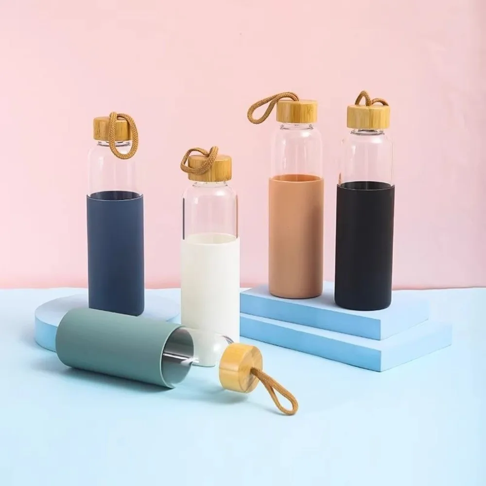 500ml Glas-Wasserflasche mit Silikonhülle Auslaufsicherer Deckel Trinkflasche Umweltfreundliche Klare Glas-Sportflasche Reise-Wasserbecher