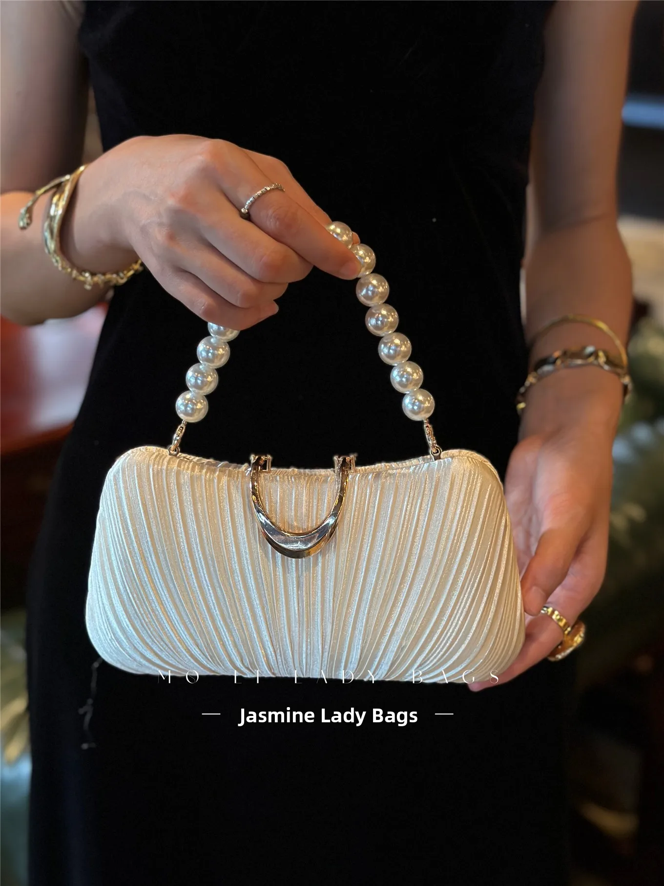 

New Chinese Style Pearl Handbag Silk Crepe Satin Surface Qipao Crossbody Bag for Banquet Women's Fashionable Clutch Purse