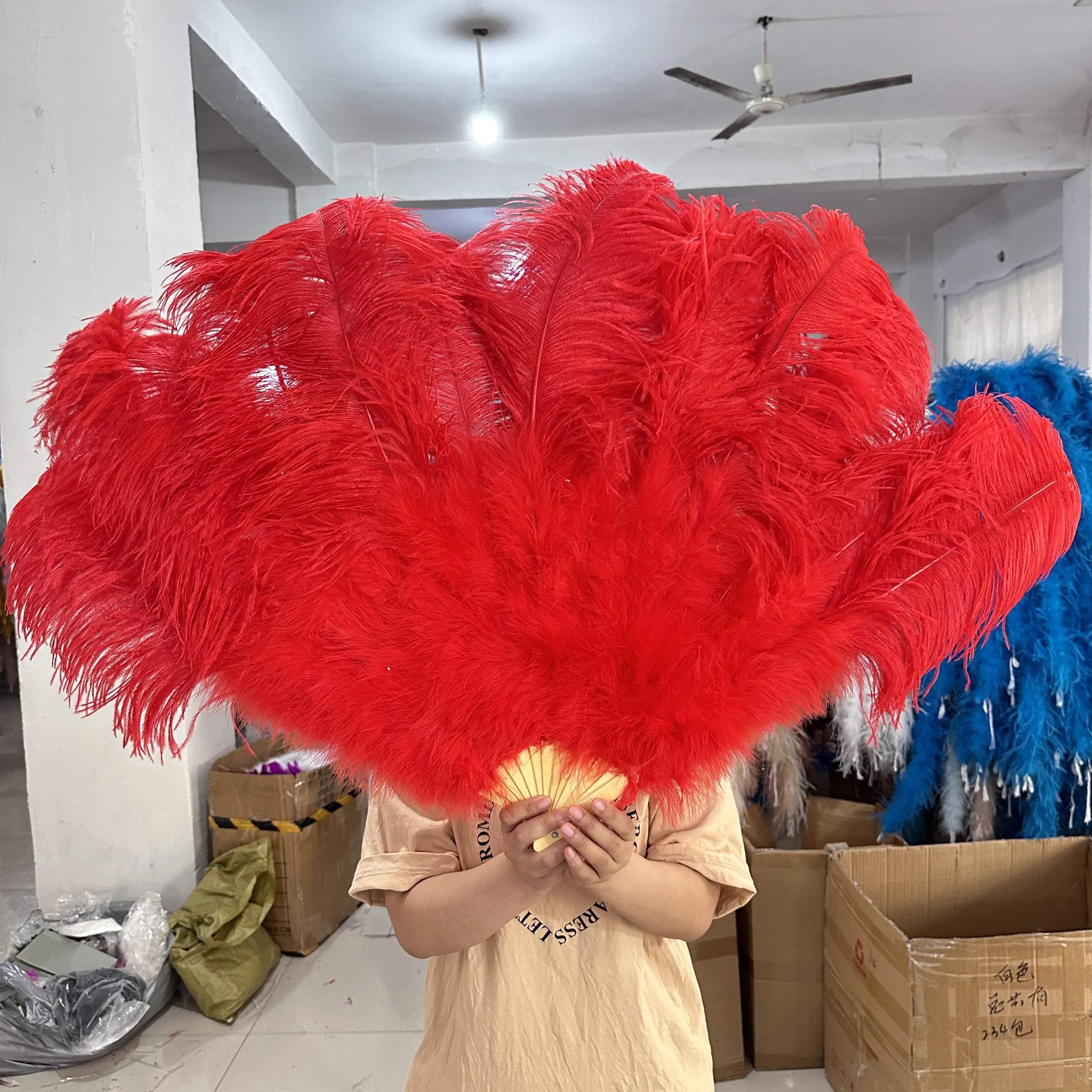 2 Size Retro Large Ostrich Feather Fan Red Dance Fans Party Wedding Stage Show Props Handheld Marabou Plumes Fan Decor 13Bones