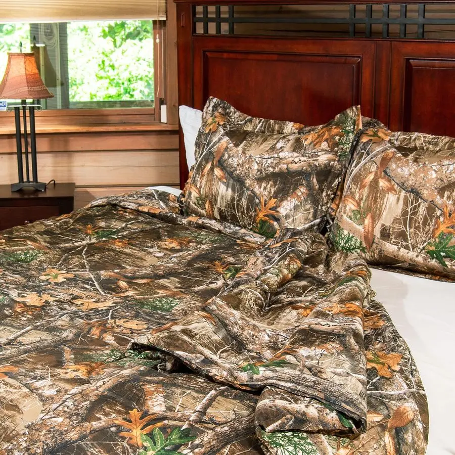 

Комплект постельного белья Realtree Full Queen Size: 1 одеяло и 2 наволочки, всесезонный, мягкий, для мужчин и женщин, камуфляжный узор по краю.