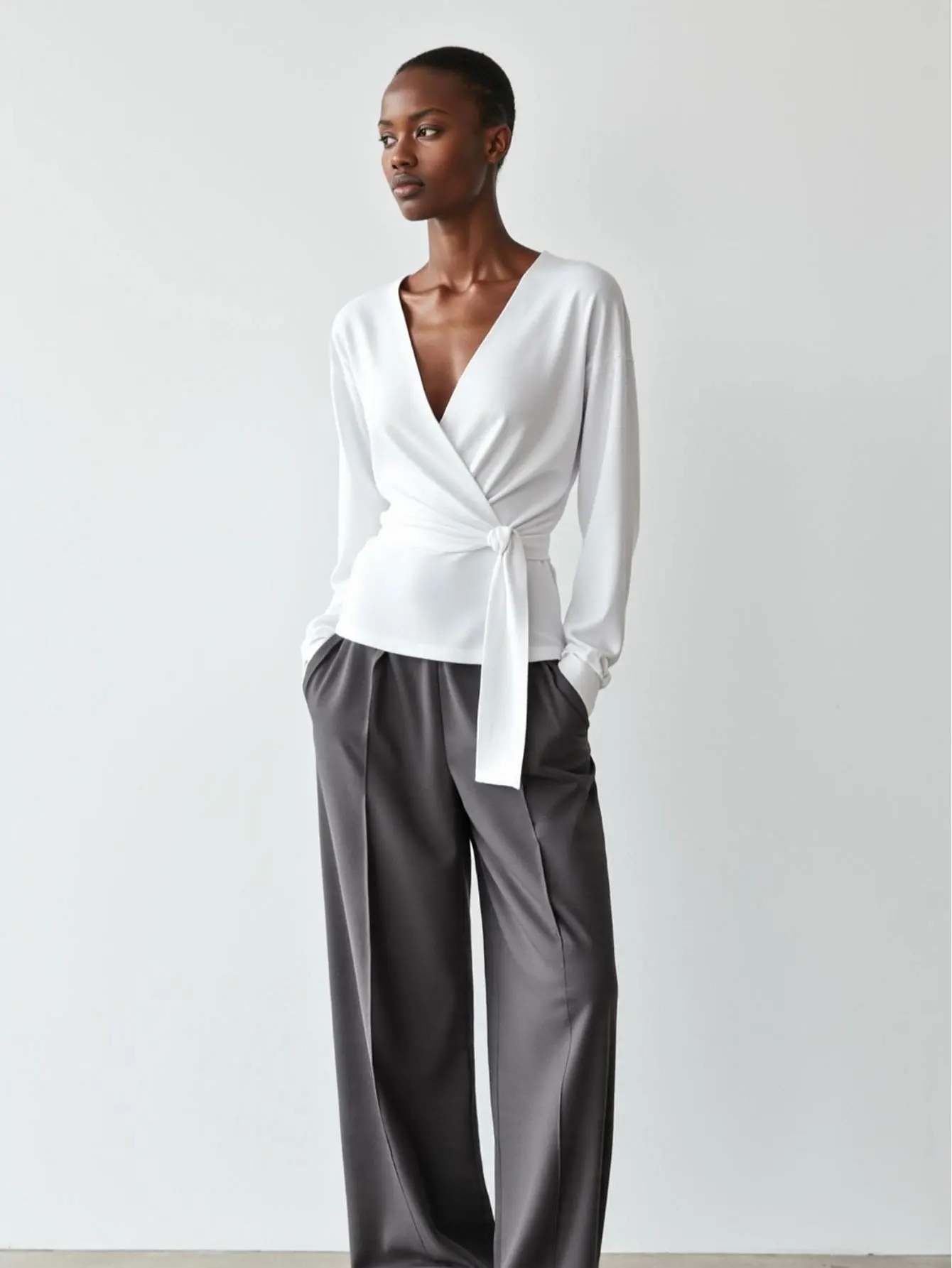 

Women's Long Sleeve V-Neck T-Shirt Elegant Plain Regular Fit Autumn Top for Casual Dating