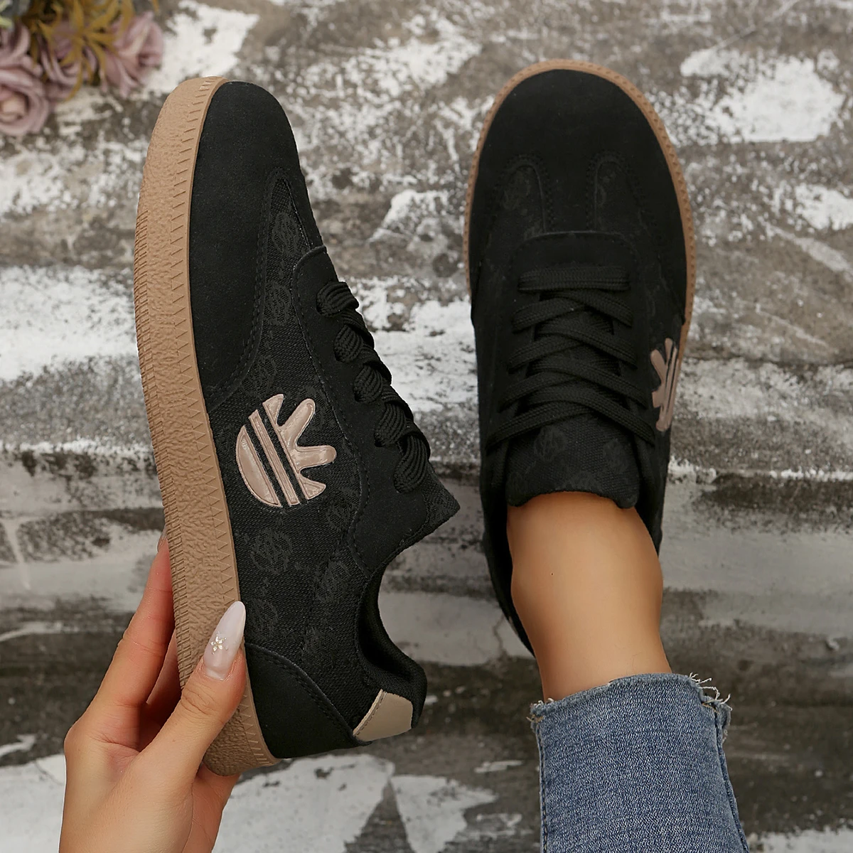 2026 Herbst Damenmode Wildleder-Sneaker mit Doppelschnalle und Metall-Details Leichte Atmungsaktive Bequeme Freizeitschuhe – Detail 9