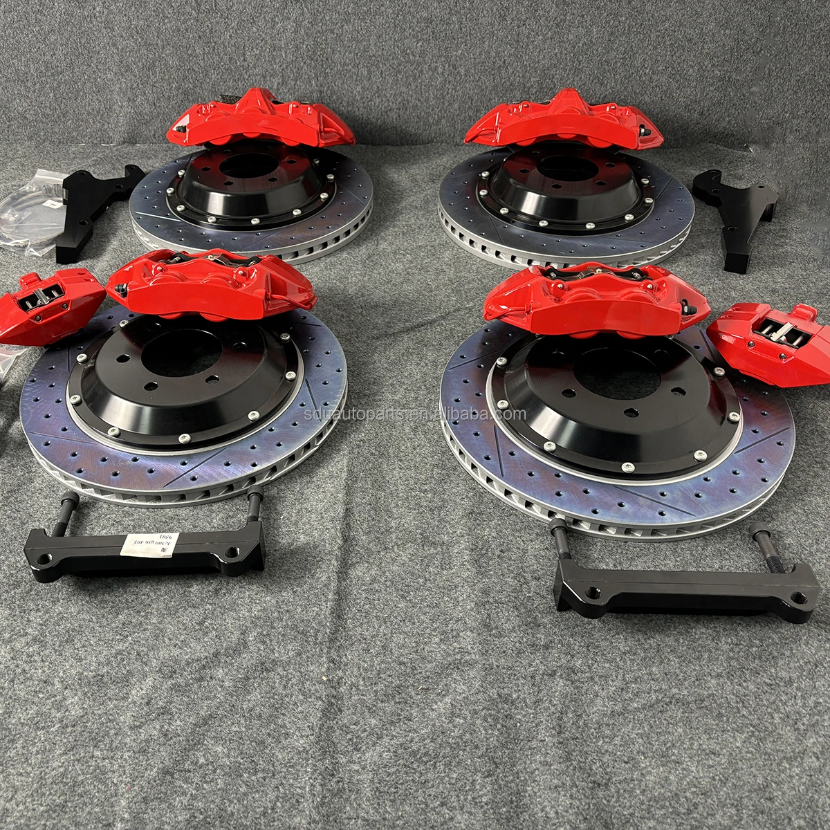 

Комплект больших тормозов для электромобилей на заказ: 10-поршневой суппорт, 10-поршневая тормозная система, подходит для больших тормозных комплектов