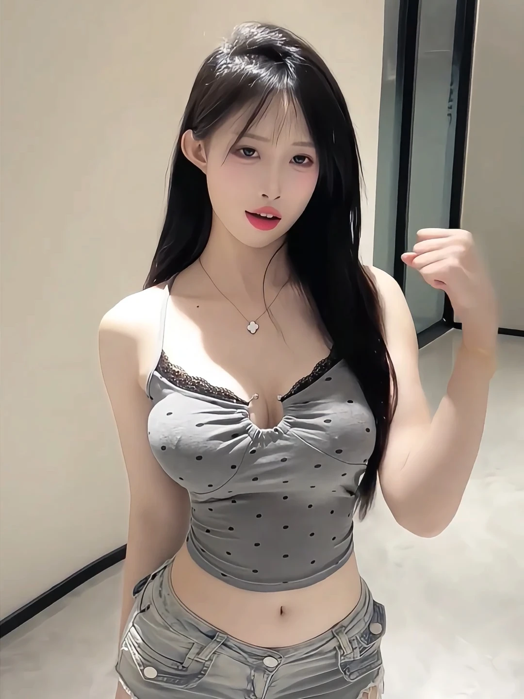 

Sexy Retro Spotted Bandage Vest And Shorts Two-Piece Set with Frayed Hem Show off Your Figure Ultra-Short Pants Summer Fashion