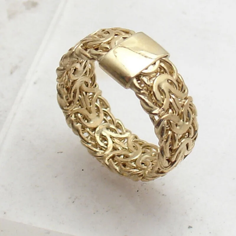 Vintage Hand Carved Surround Women's Ring Gold Color Metal Geometry Daily Wear Party Jewelry Anniversary Gift