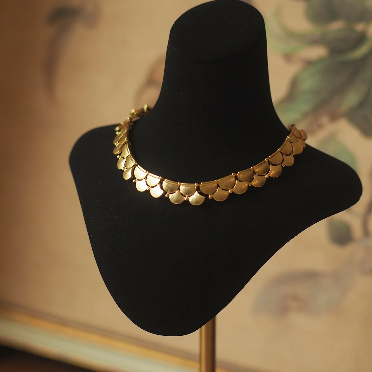 Vintage Trifa Costume Jewelry Set Anti-rust 18K Gold Filled Scale Choker Short Necklace Round Disc Bold Statement Stud Earrings
