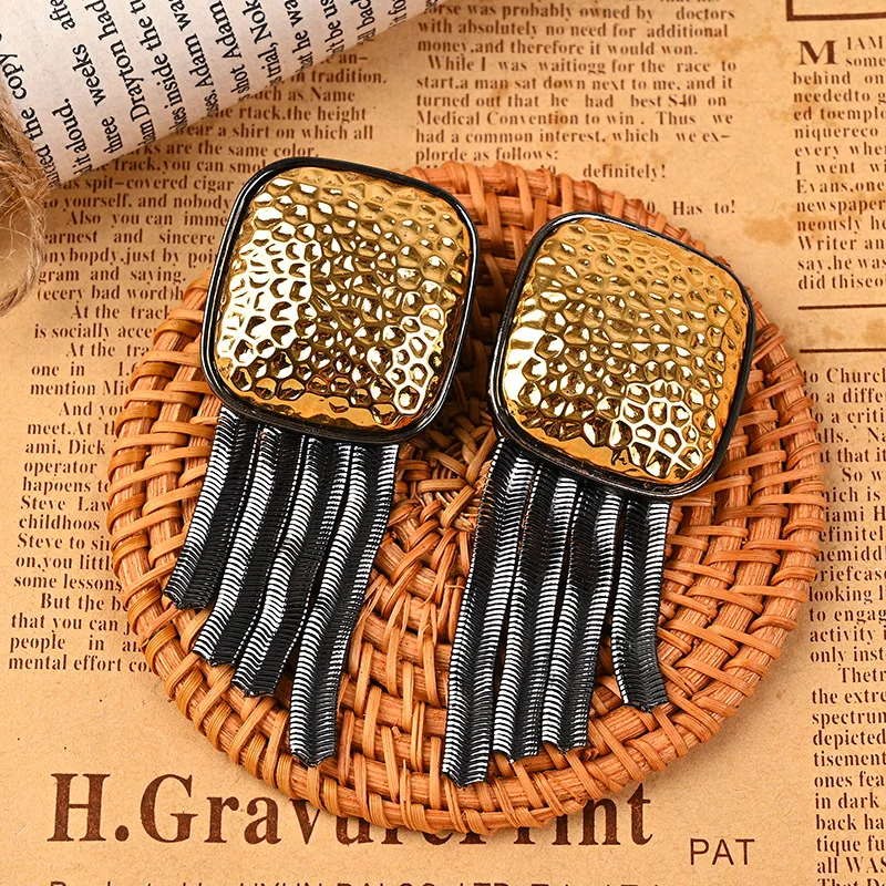 

New European and American retro French exaggerate geometric long fringe ear clip fashion light luxury jewelry earrings for woman